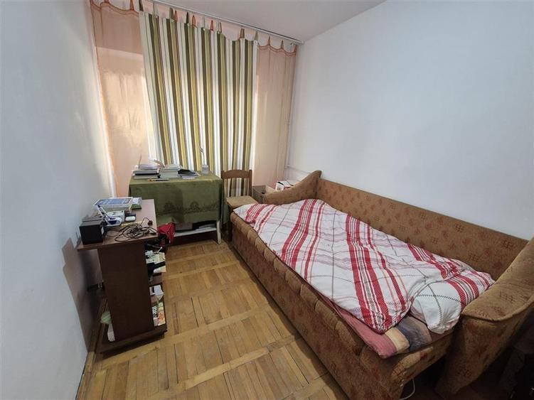 Apartament 3 camere, 2 bai, DECOMANDAT, ETAJ 1, Pacurari - 11