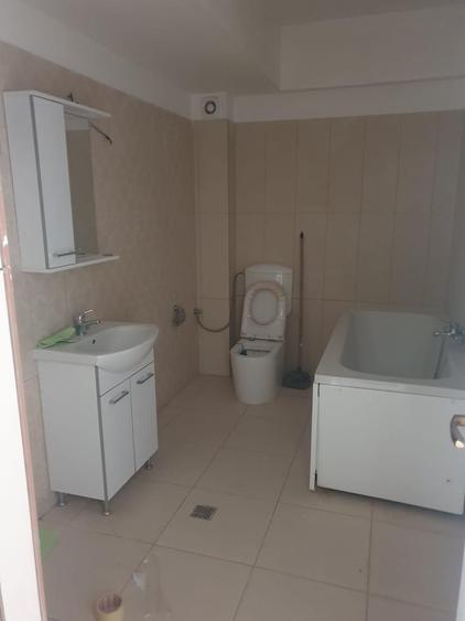 Garsonieră decomandată în Vest