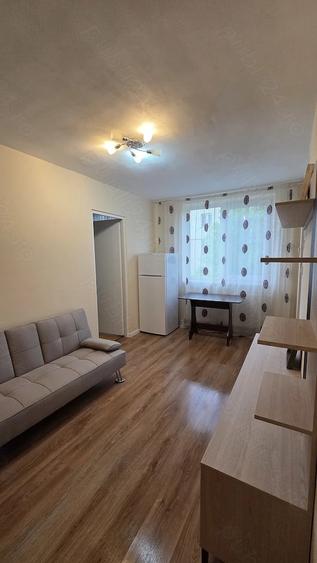 Ofer spre inchiriere apartament cu 3 camere - 2