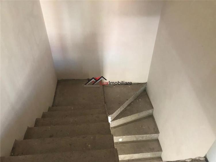 Duplex 4 camere, 120 mp utili,teren liber intre 50 si 150 mp. Zona foarte buna d - 17