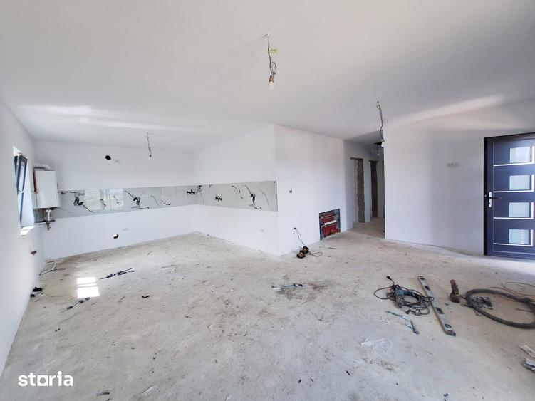 Casă cu 4 camere cu Teren 300 Mp în Mărgineni