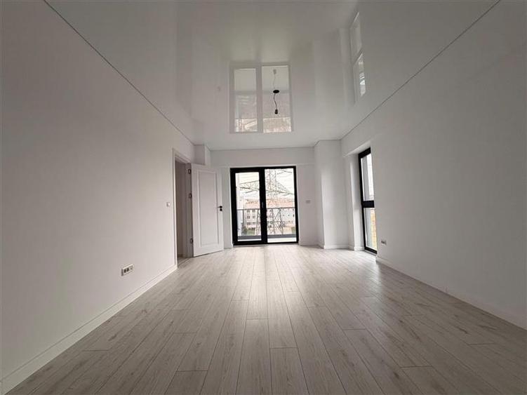 Apartament cu 3 camere decomandat în Nicolina