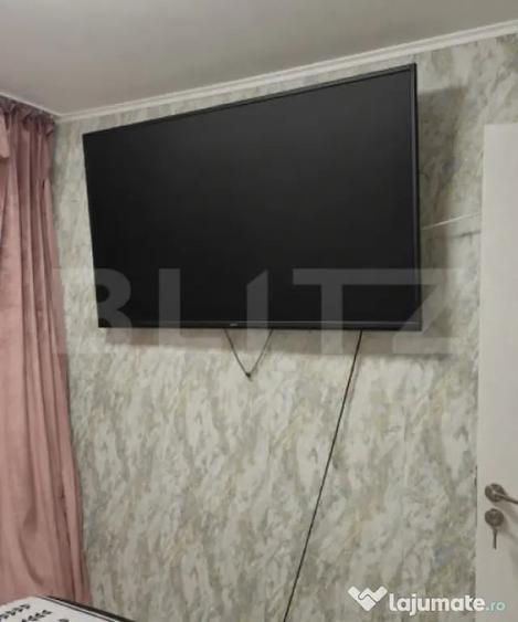 Apartament cu 3 camere semidecomandat în Podu Roș