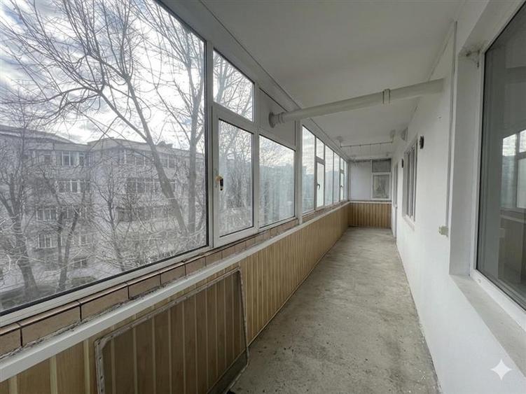 Apartament cu 3 camere decomandat, situat în zona Nicolina 2 – prima parte - 5