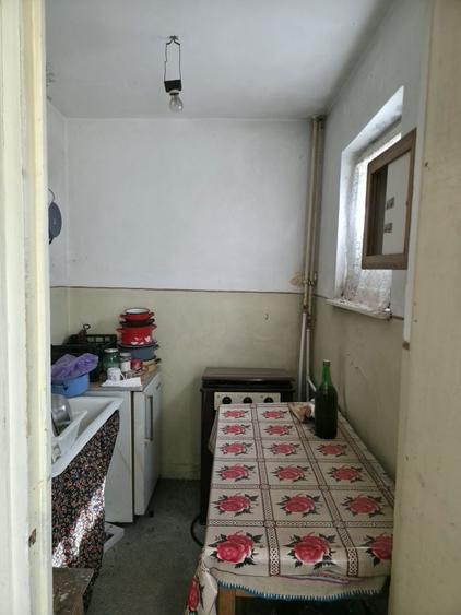 Vand apartament cu 2 camere etaj 1 - 6