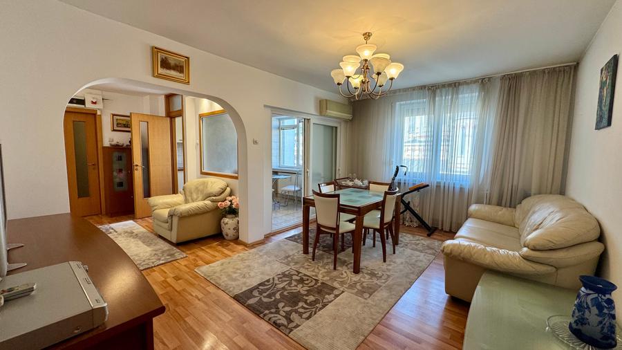 Vis avis cladire CEC, bloc 1980, unic, f. rar in piata - 1