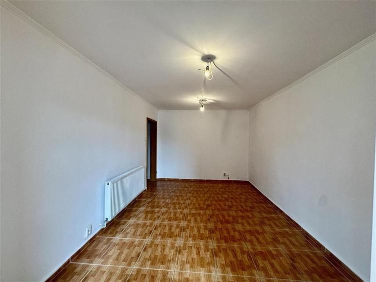 Spatiu comercial de inchiriat cu vitrina si - 3