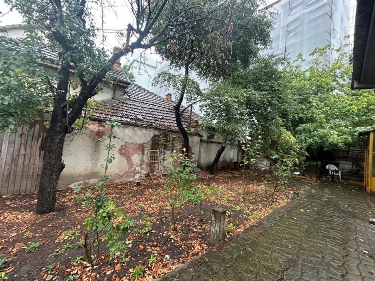 Casa plan parter, 323 mp teren, 85 mp utili, in apropierea C.N. Fratii Buzesti - 12