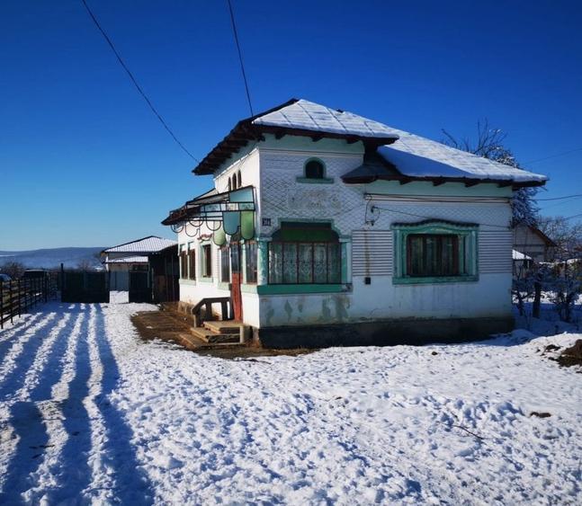Casa batraneasca, zona Piscani - Negreni, teren 650mp - 1