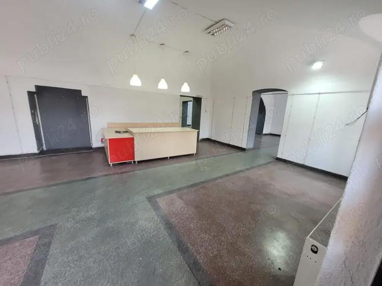 Spatiu comercial in pozitie centrala, 170m2, cu vedere la strada - 1