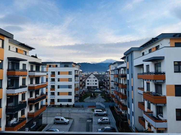 Apartament cu 2 camere decomandat, mobilat în Tractorul