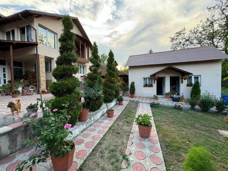 Casa 4 camere, anexe, recent renovata, foisor, teren 781mp, Izvoru, DB - 11