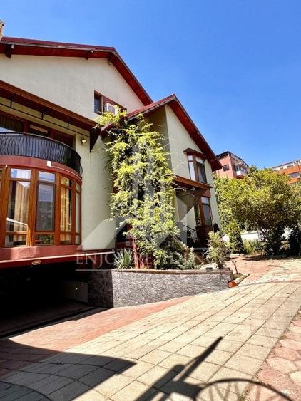 Vila impresionanta 605 mp, curte 2191 mp, dublu acces auto, garaj - 9