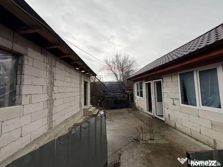 Casă cu 4 camere cu Teren 446 Mp în Vizantea Răzășească