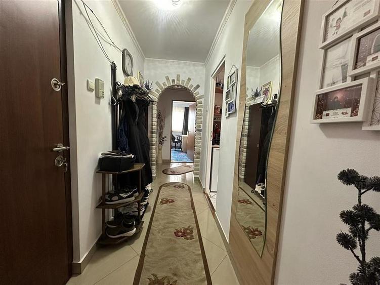 Apartament cu 3 camere decomandat în Vasile Aaron