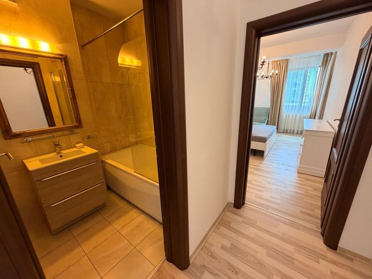 Apartament cu 3 camere semidecomandat, mobilat în Politehnica