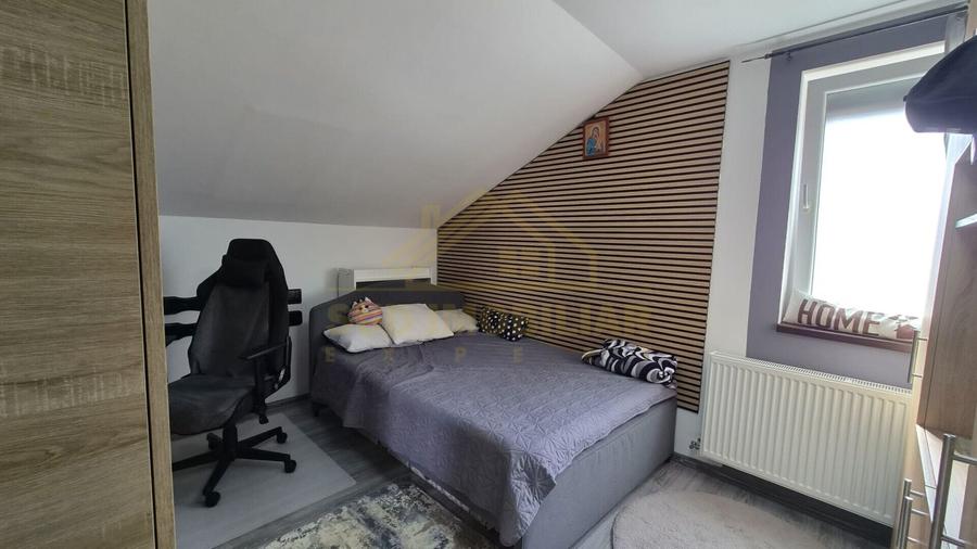 Apartament cu 3 camere semidecomandat, mobilat în Central