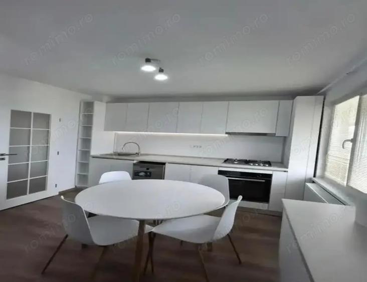 Apartament cu 3 camere semidecomandat, mobilat în Take Ionescu