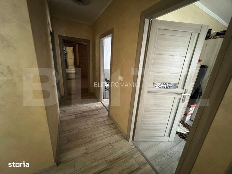 Apartament de vanzare, cu 3 camere, 92 mp, parcare, intermediar, zona
