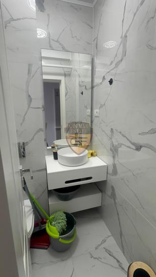 Apartament cu 3 camere decomandat, mobilat în Mamaia-Sat