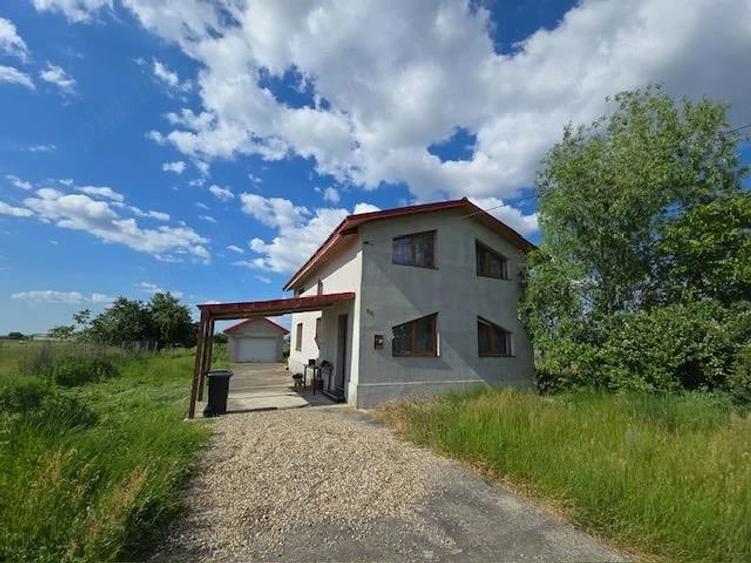 Casă cu Teren 2422 Mp în Central