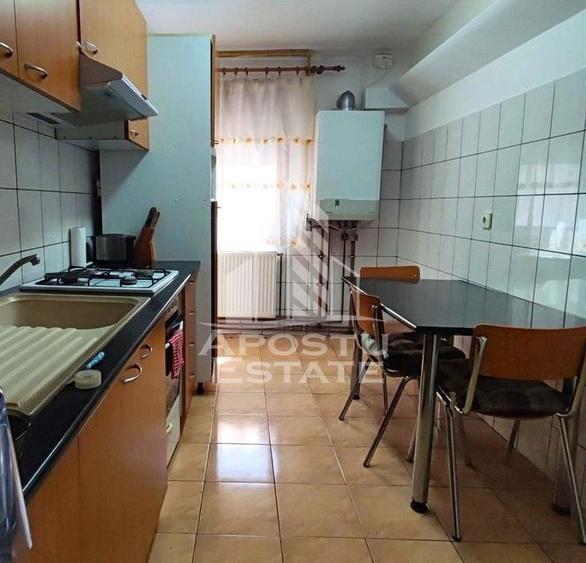 Apartament cu 4 camere decomandat, mobilat în Central