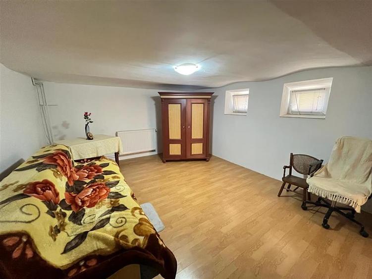 Casă individuală cu 4 camere cu Garaj în Lupeni