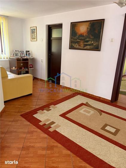 Casă cu 8 camere cu Teren 800 Mp în Central