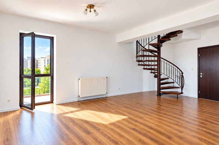 Apartament cu 4 camere decomandat în Central