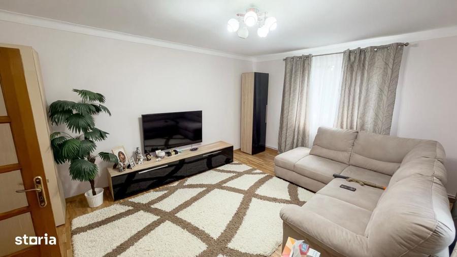 Casă cu 3 camere cu Teren 1600 Mp în Central