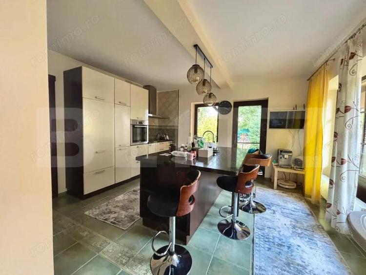 Casă cu 5 camere cu Teren 1000 Mp în Sânpetru