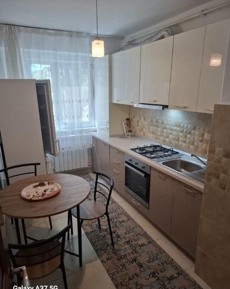Apartament cu 2 camere decomandat, mobilat în Casa de Cultură