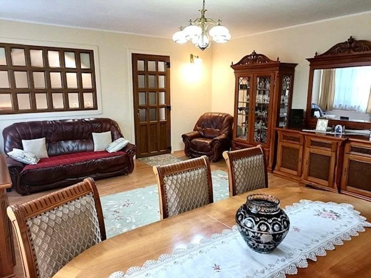 Casă individuală cu 4 camere cu Garaj în Central