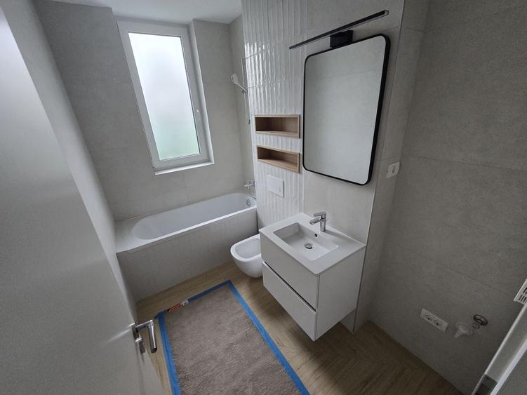 Apartament cu 2 camere decomandat în Aradului