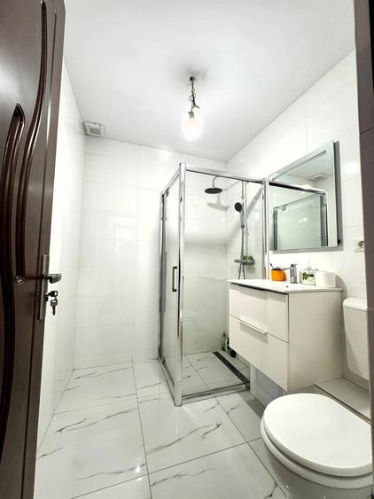 Apartament cu 3 camere semidecomandat în Tătărași
