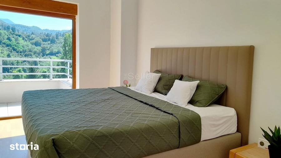 Casă cu 8 camere cu Teren 522 Mp în Schei