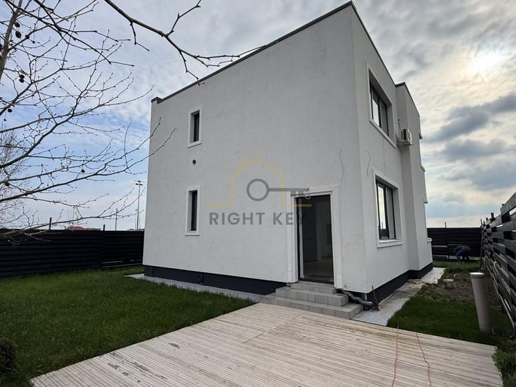Casă individuală cu 4 camere cu Teren 250 Mp în Clinceni