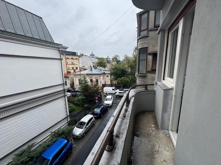 Apartament cu 3 camere decomandat, mobilat în P-ța Amzei