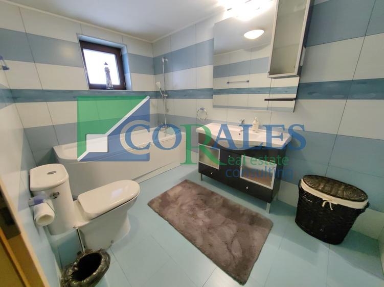 Casă individuală cu 6 camere cu Canalizare în Girocului