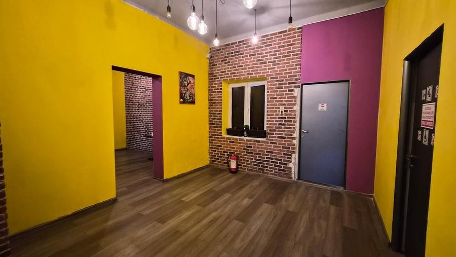 Apartament cu 4 camere semidecomandat în Central