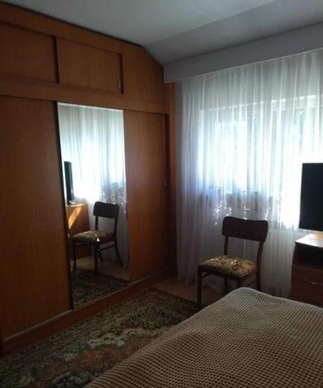 Apartament cu 3 camere semidecomandat, mobilat în Pantelimon