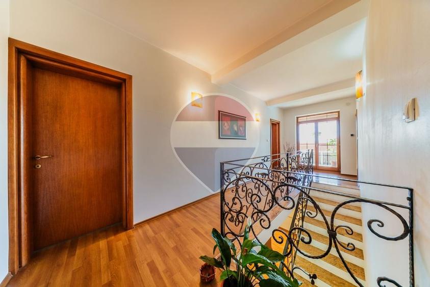 Casă individuală cu 5 camere cu Piscina în Fântânele