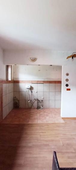 Apartament cu 4 camere semidecomandat în Central