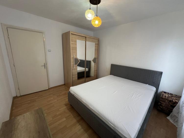 INCHIRIEZ apartament 2 camere semidecomandat,zona Centrala - 1