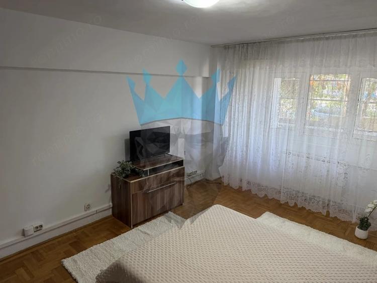 Apartament cu 3 camere decomandat în Splaiul Unirii