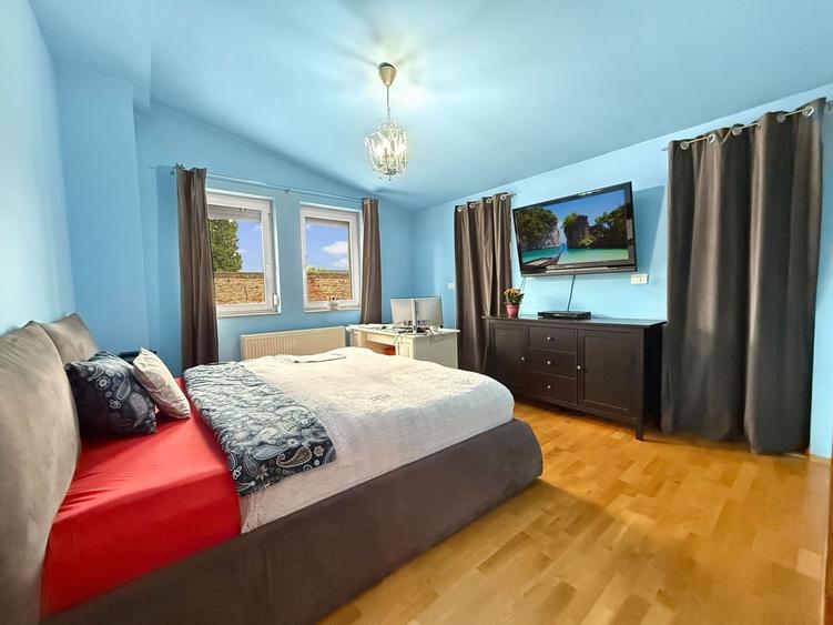 Două case separate , utilizare mixtă– rezidențial & comercial. - 13