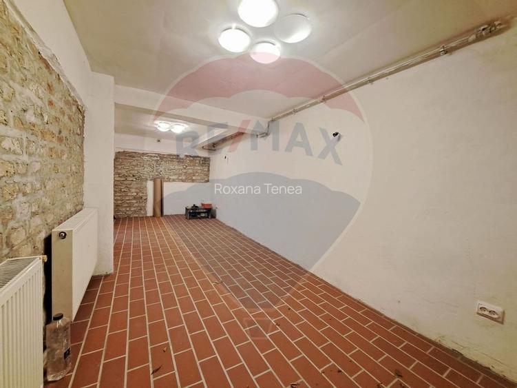 Spatiu comercial-Demisol-Atelier de arta Spatiu comercial-Demisol-Atelier de arta