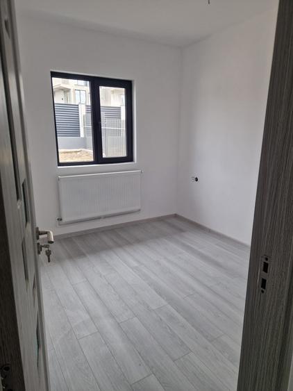 Casă cu 4 camere cu Teren 268 Mp în Est