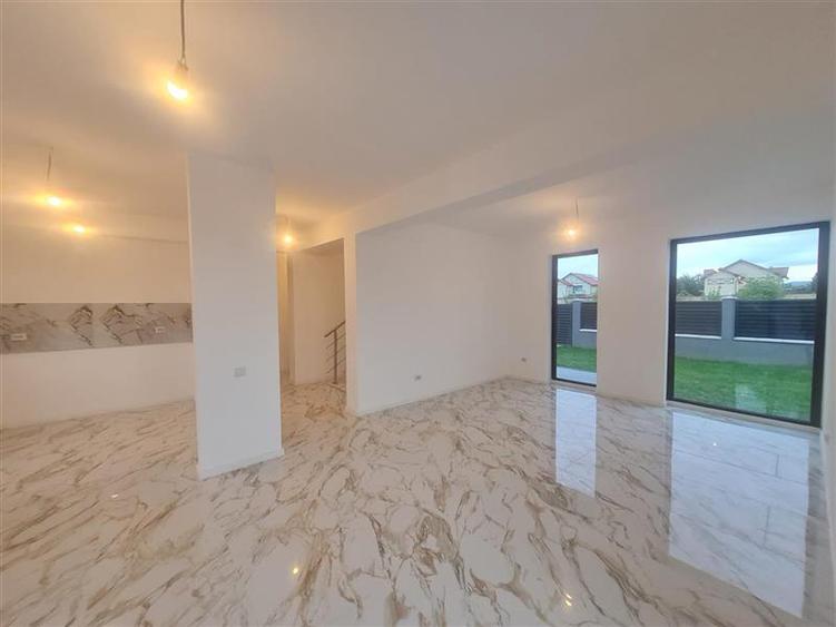 Vila superba cu 5 camere, intabulata 2025, P+E, toate utilitatile.  Harman - Bra - 3