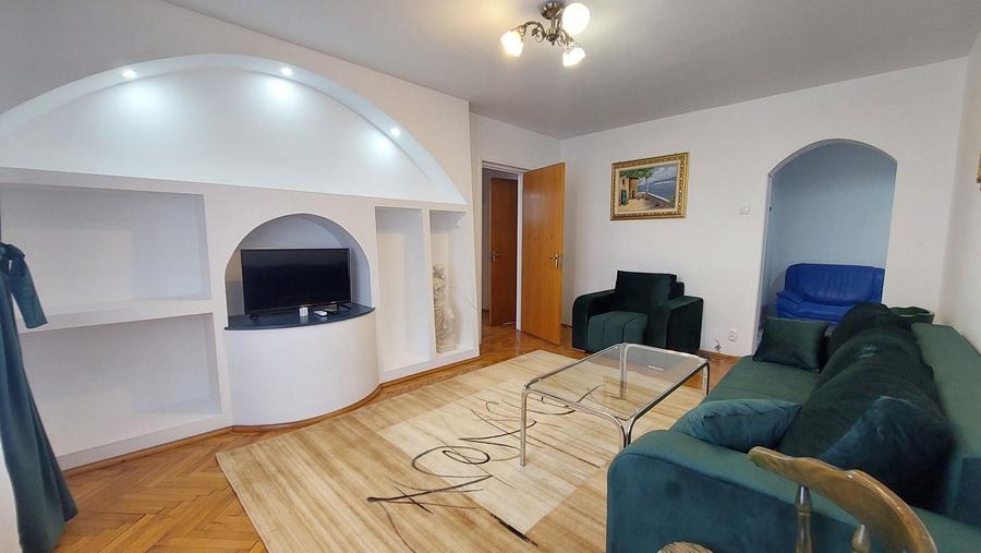 Apartament cu 3 camere circular, mobilat în Titan